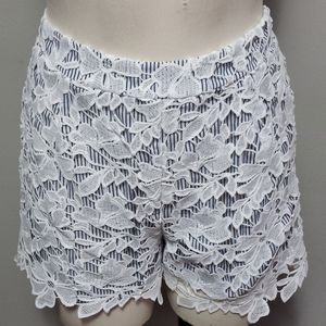 Adiva lace overlay pull-on shorts size medium